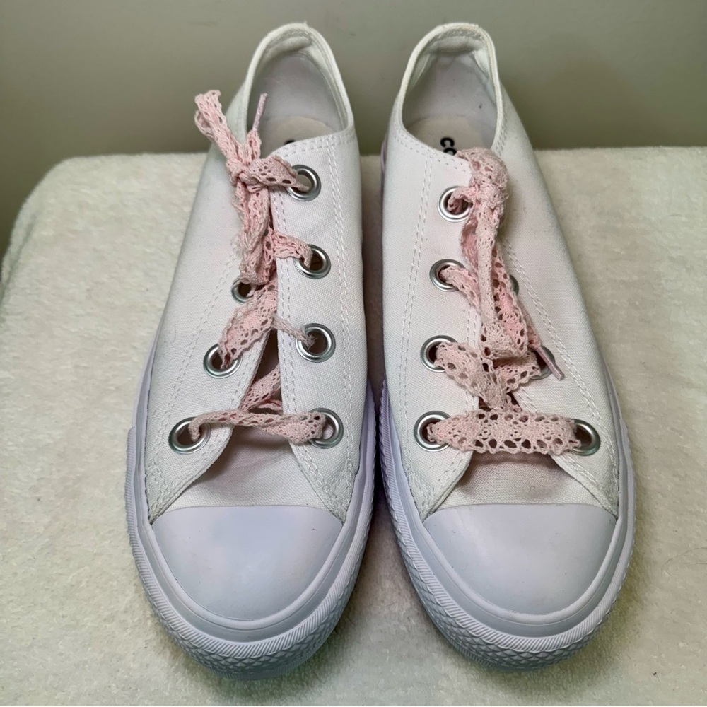 Chuck Taylor All Star Lift Platform Crochet Laces  Womens‎ size 10.5